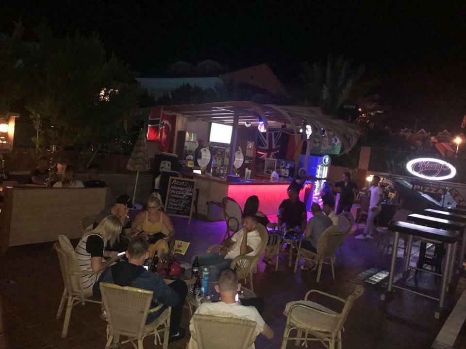 Club Chicago Hotel Marmaris Bagian luar foto